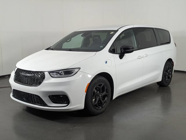 Used 2024 Chrysler Pacifica Limited FWD image 4