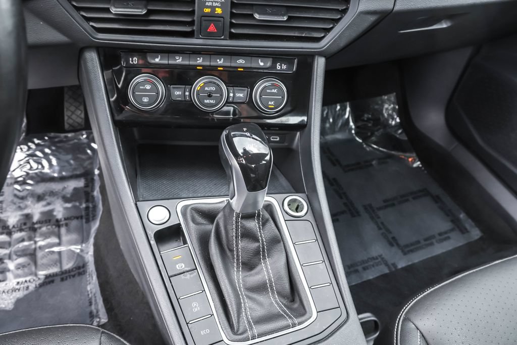 Certified 2023 Volkswagen Jetta SE FWD image 22