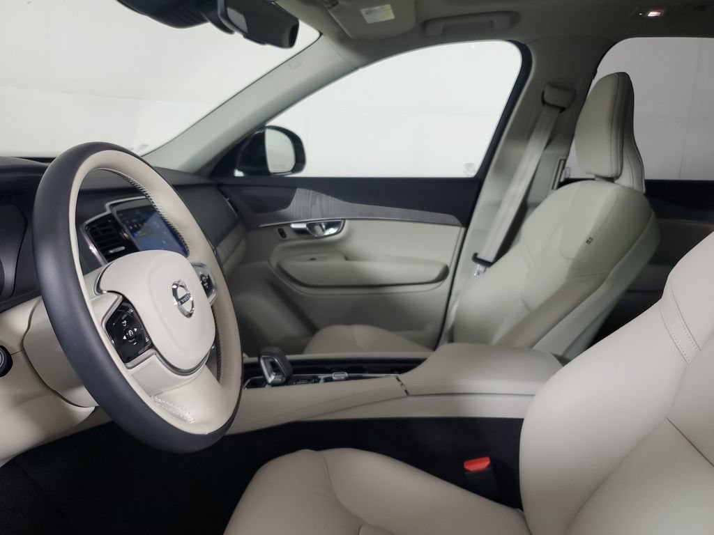 Certified 2025 Volvo XC90 B5 Plus w/ Protection Package AWD/4WD image 23