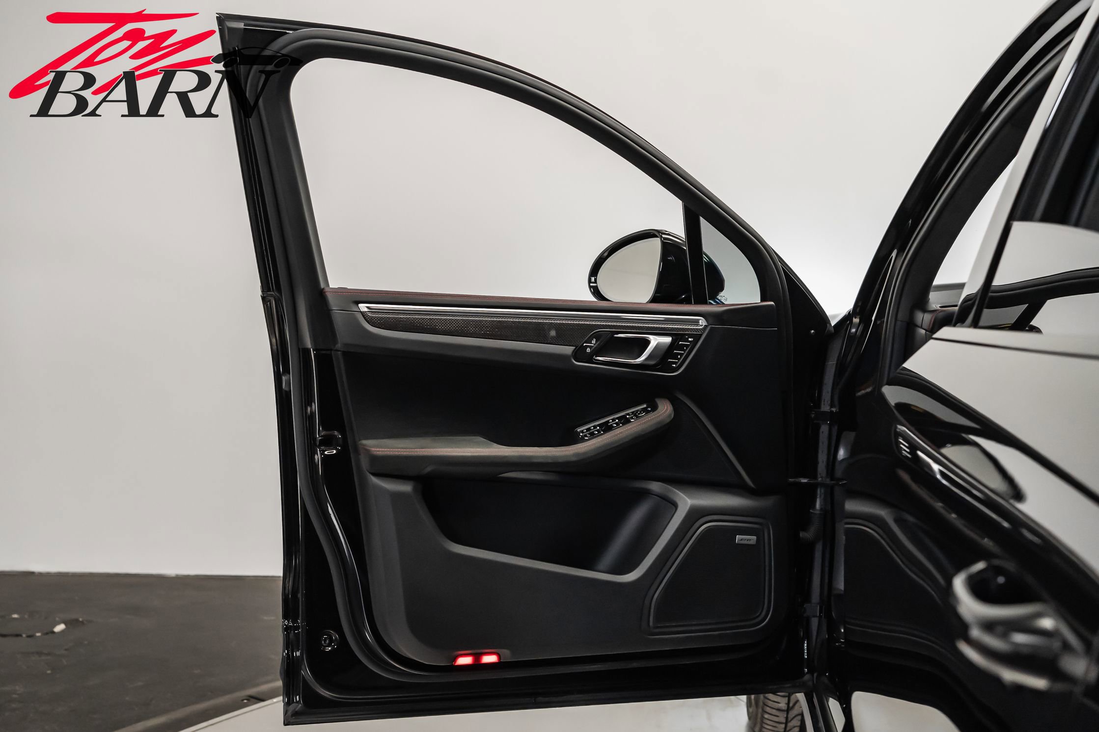 Used 2023 Porsche Macan GTS w/ GTS Sport Package image 18