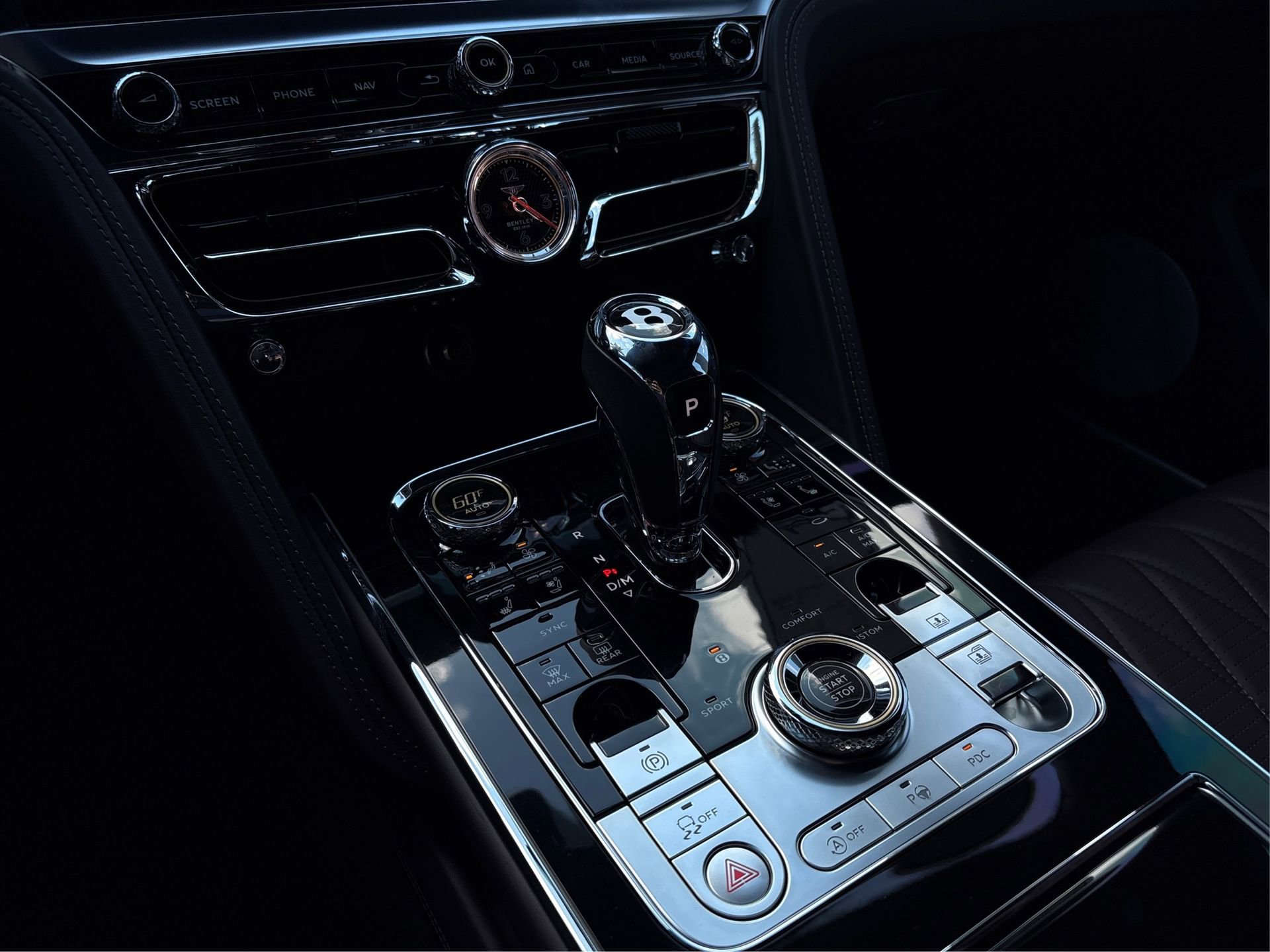 Used 2023 Bentley Flying Spur V8 image 30