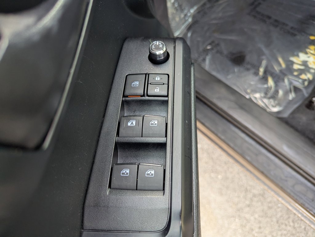 Used 2017 Toyota Tacoma SR image 12