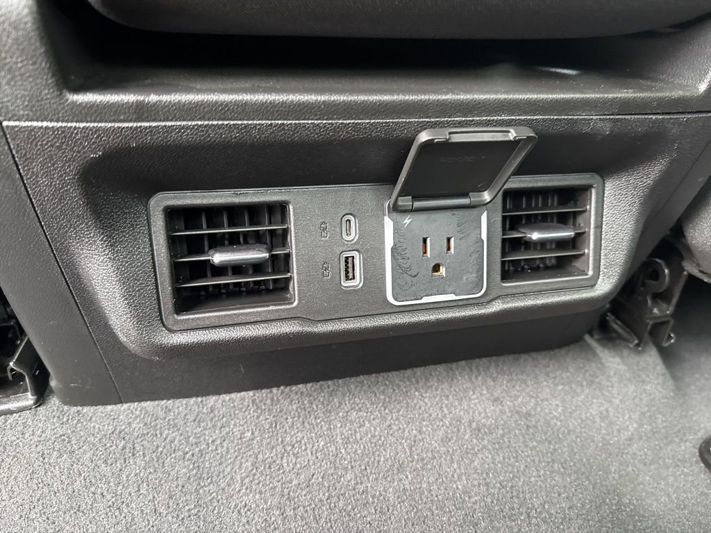 Used 2022 Chevrolet Silverado 1500 LT AWD/4WD image 44