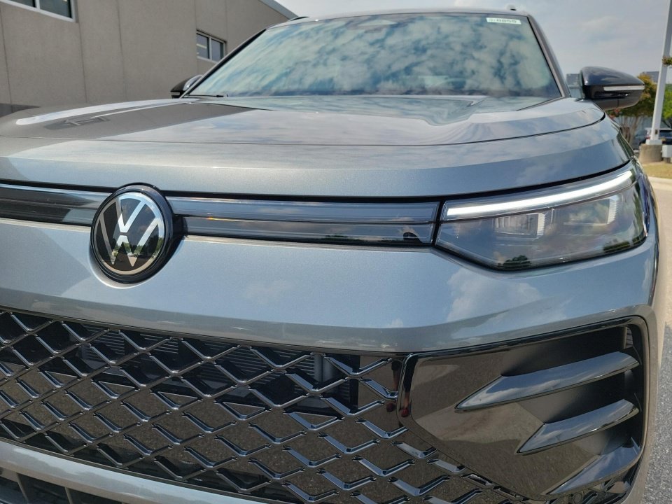 New 2026 Volkswagen Tiguan SE R-Line FWD image 26