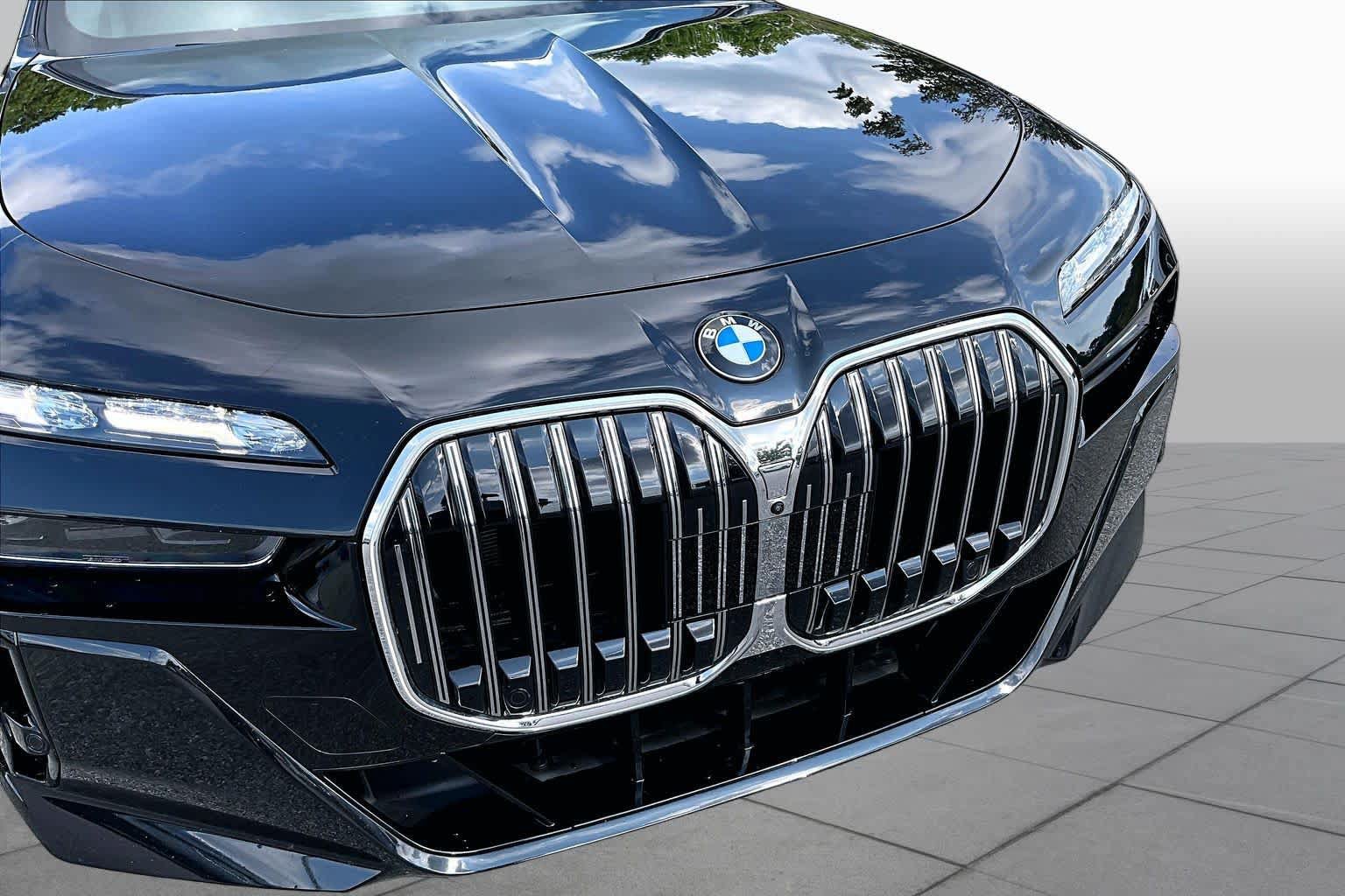 Used 2024 BMW 760i xDrive w/ Executive Package AWD/4WD image 31