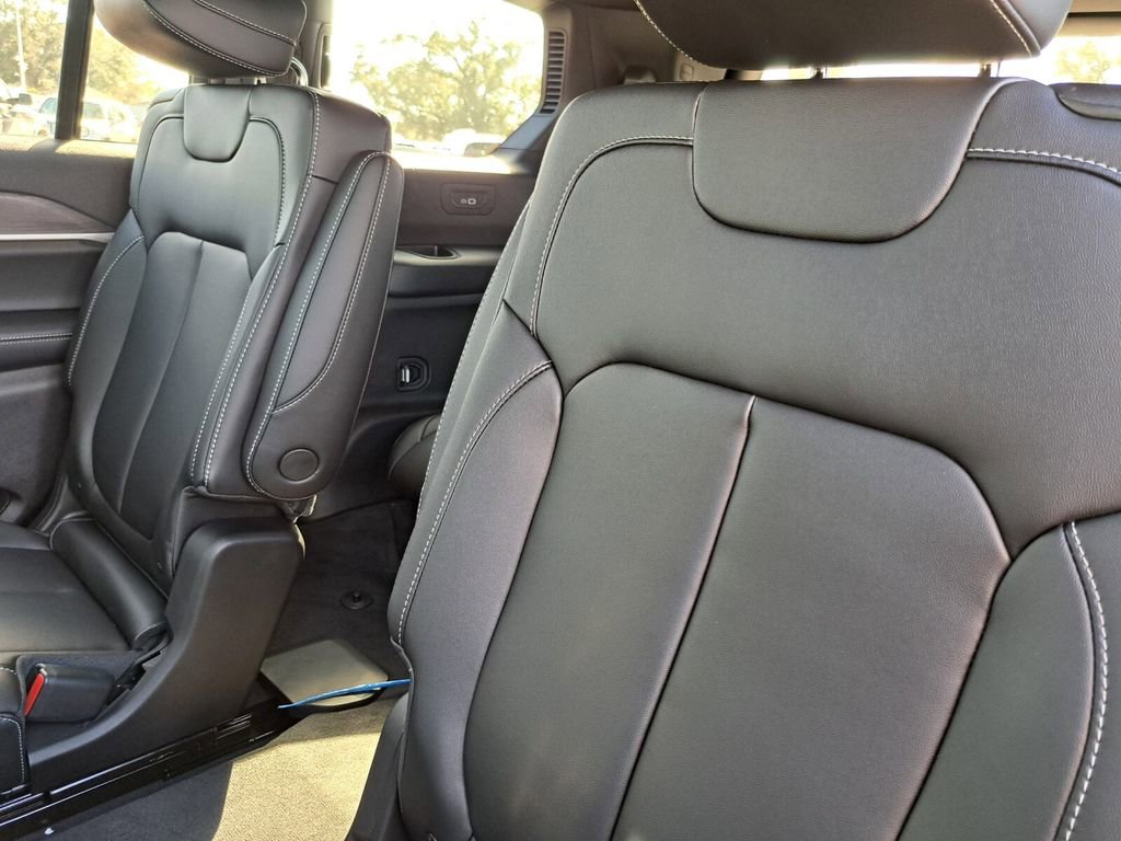 New 2025 Jeep Grand Cherokee L Limited image 25