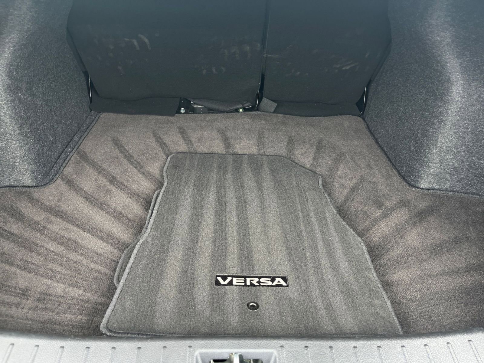Used 2025 Nissan Versa SV FWD image 31
