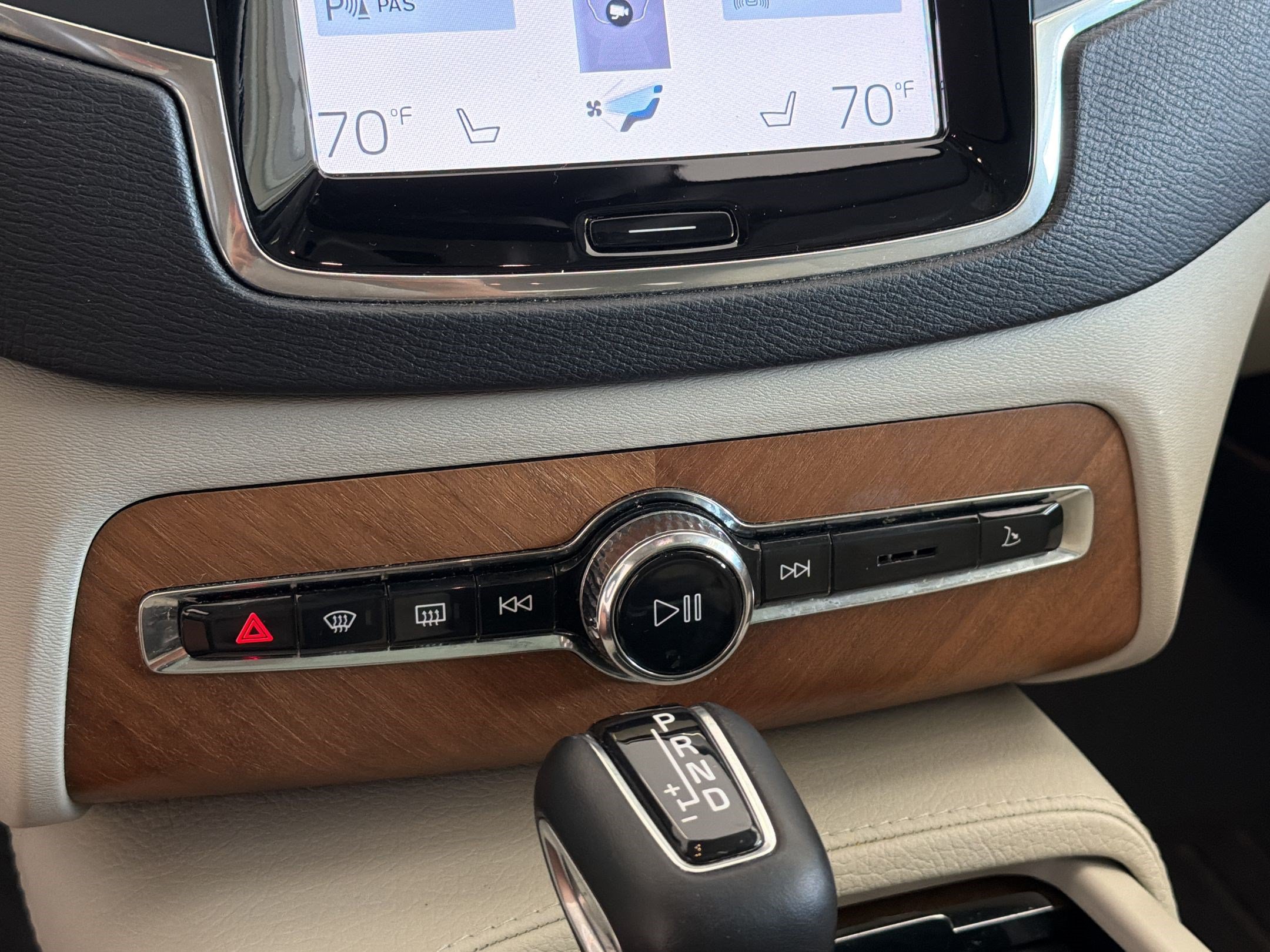 Used 2021 Volvo XC90 T6 Momentum AWD/4WD image 19