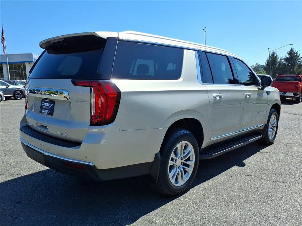 Used 2023 GMC Yukon XL SLT AWD/4WD image 3