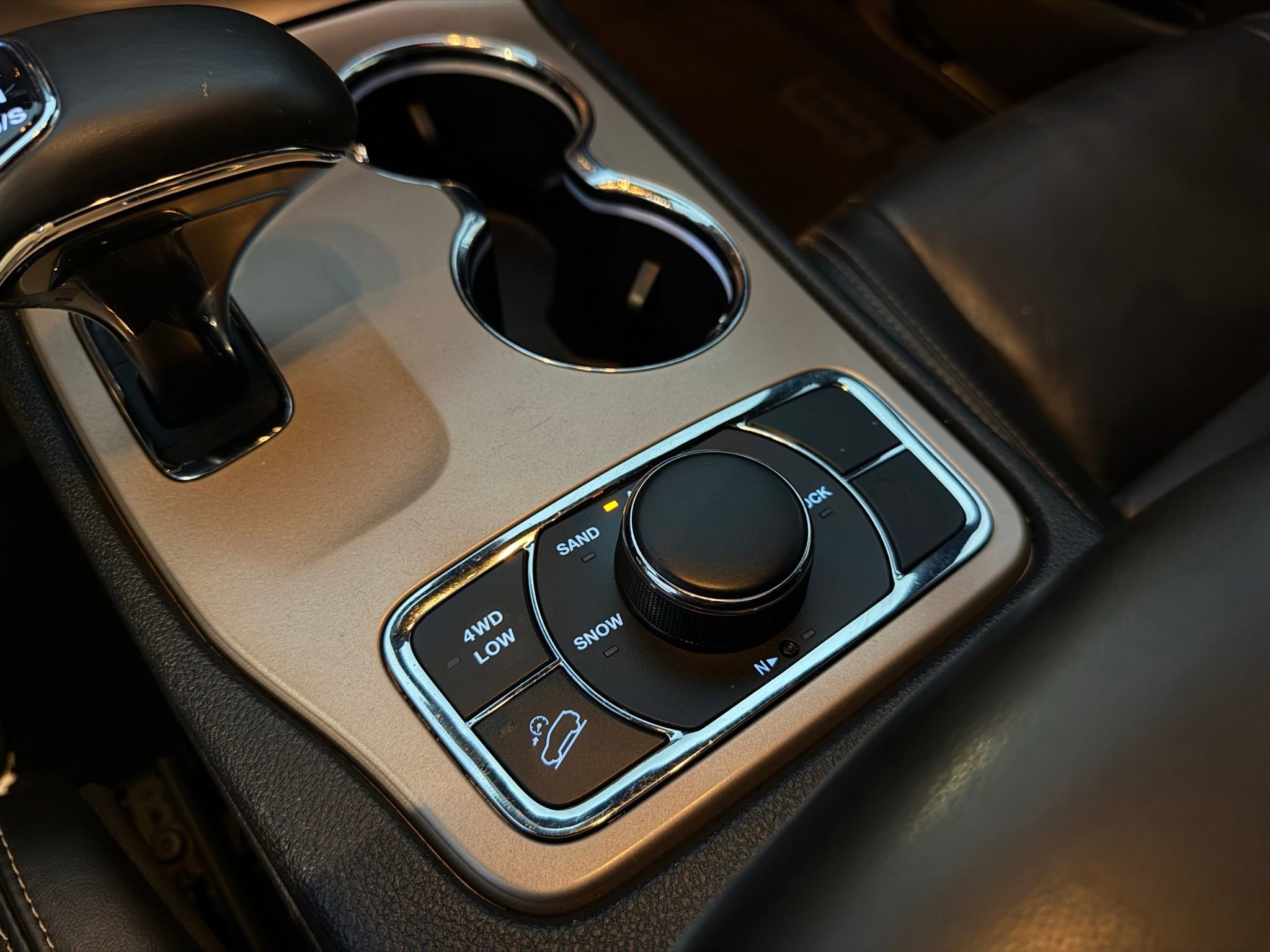 Used 2015 Jeep Grand Cherokee Limited image 41