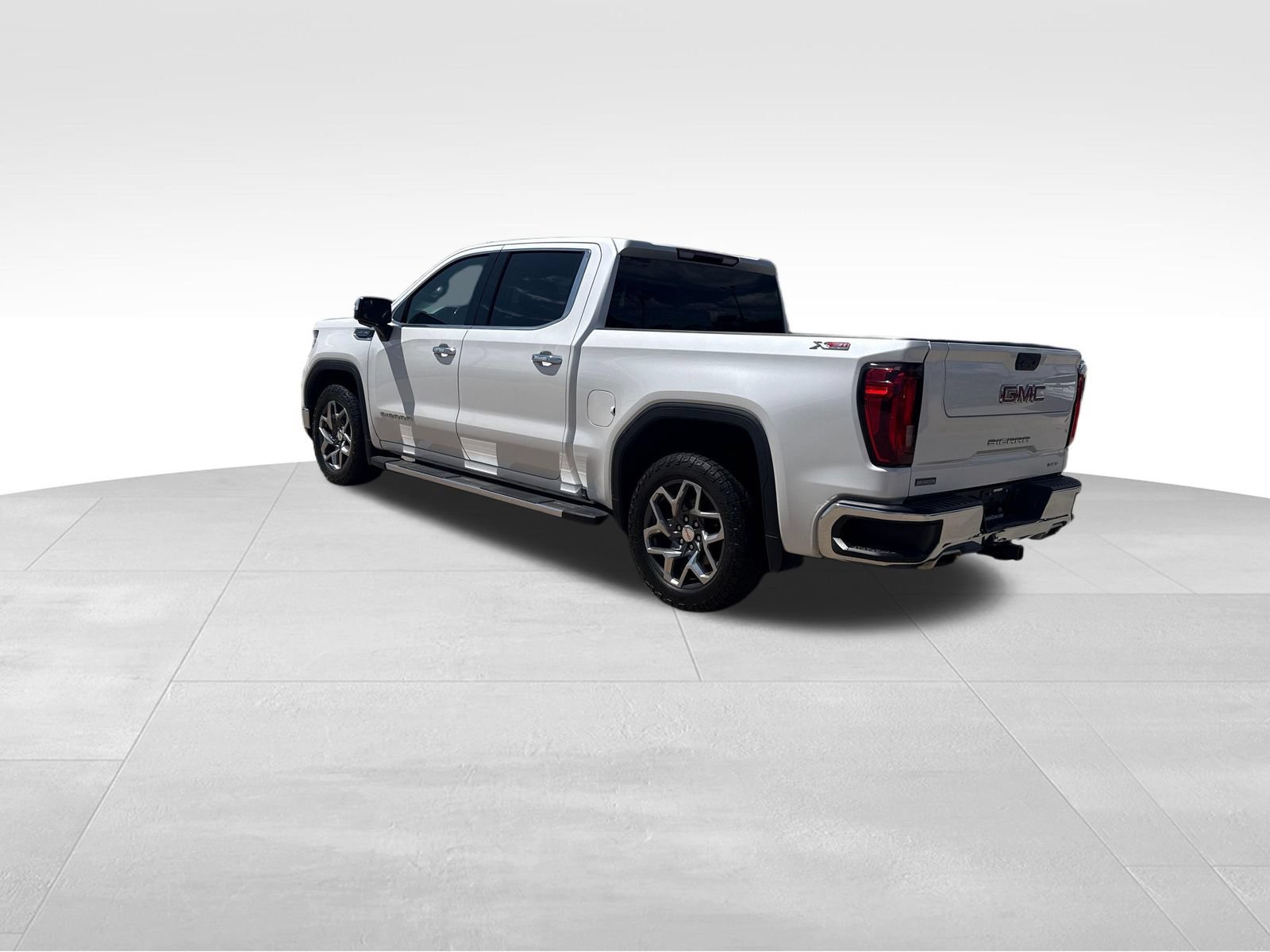 Used 2023 GMC Sierra 1500 SLT w/ SLT Premium Package AWD/4WD image 28