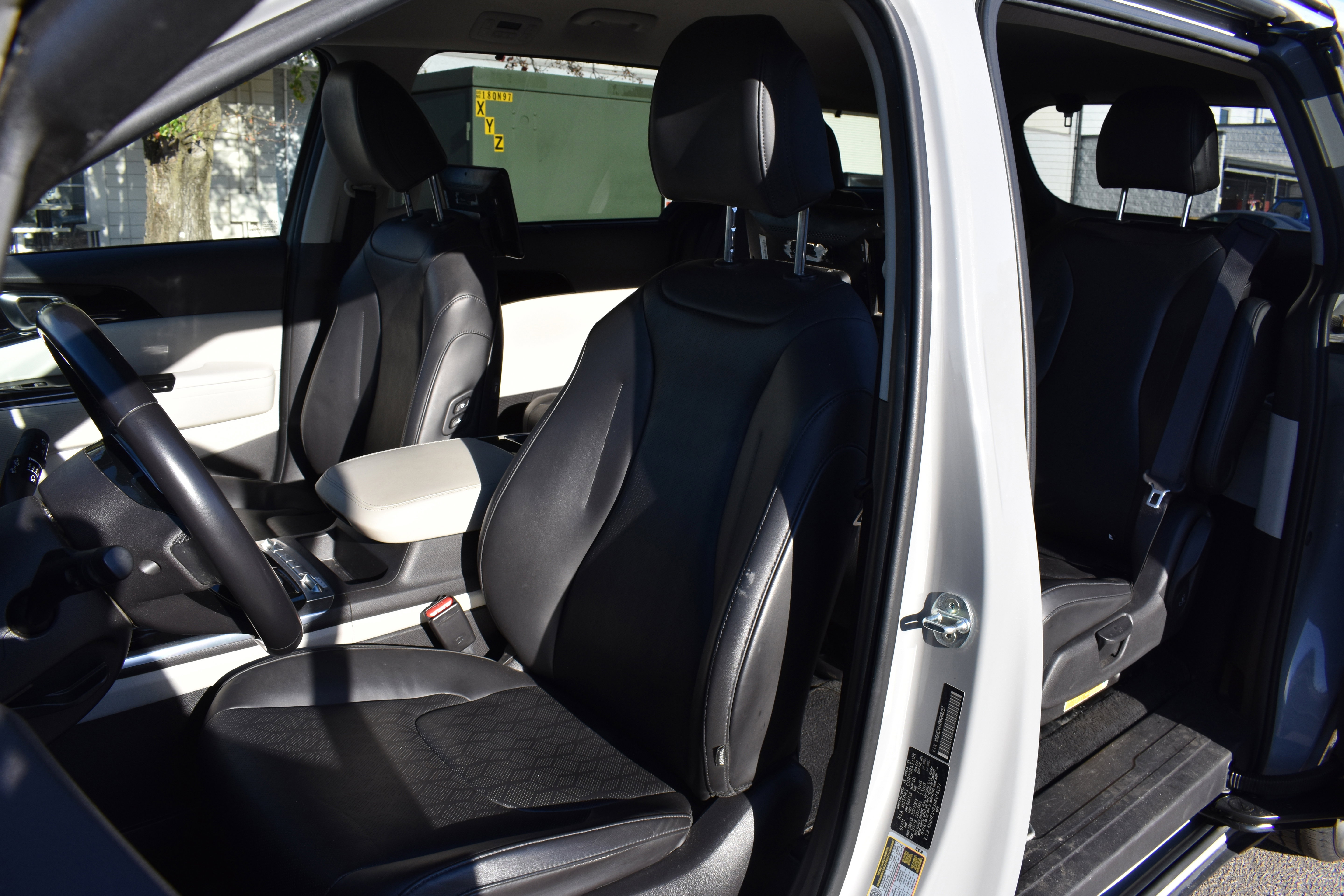 Used 2022 Kia Carnival SX image 27