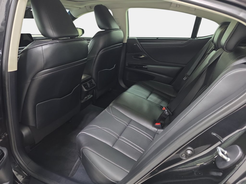 Used 2024 Lexus ES 350 Ultra Luxury w/ Accessory Package (Z2) FWD image 12