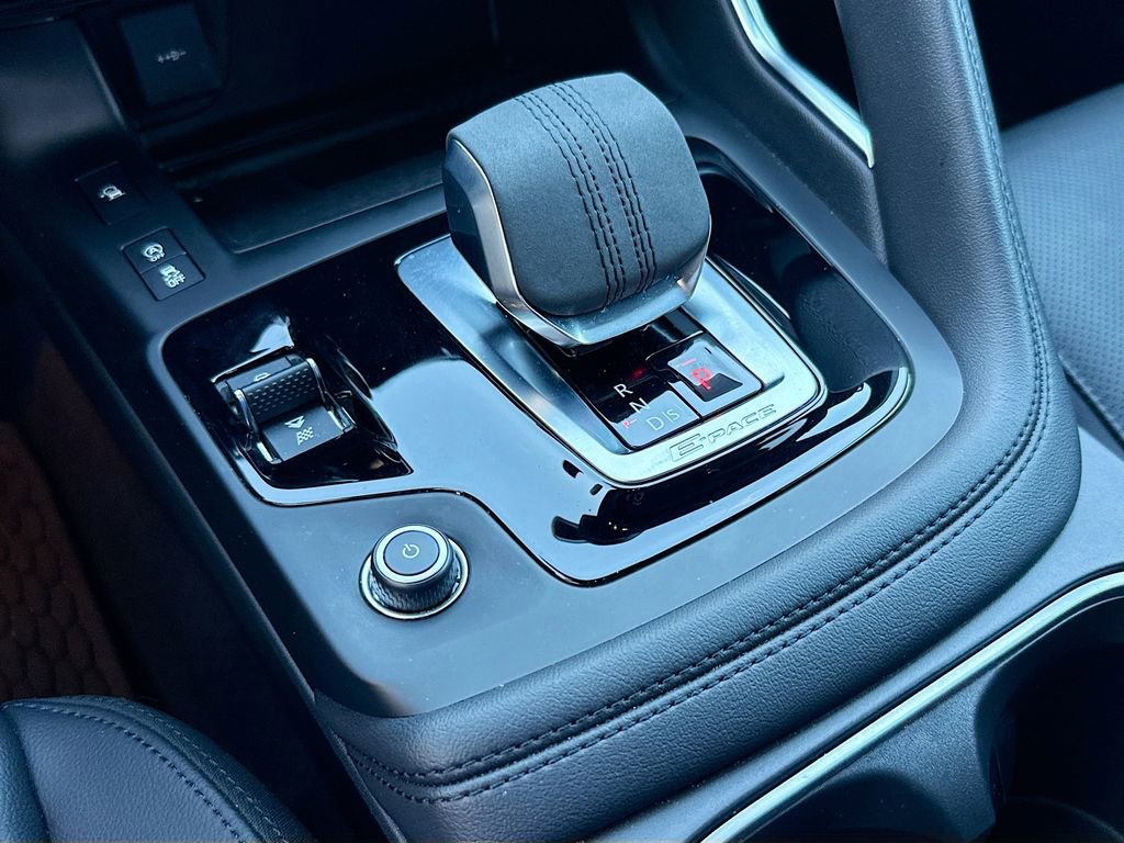 Used 2023 Jaguar E-PACE SE image 18