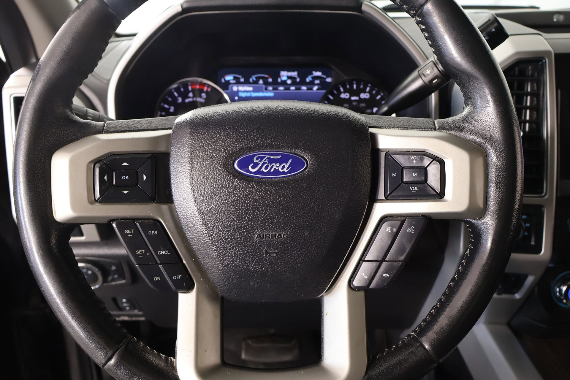 Used 2020 Ford F350 Lariat image 3