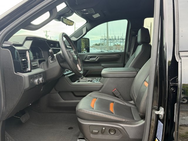Used 2025 GMC Sierra 2500 AT4 w/ Technology Package AWD/4WD image 10