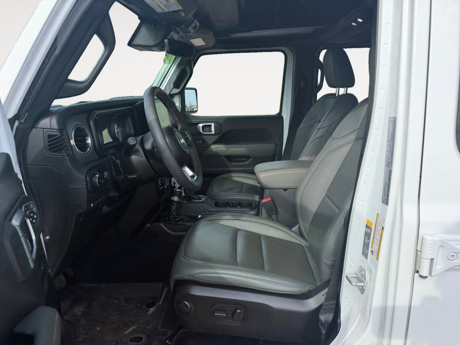 Used 2024 Jeep Wrangler High Altitude AWD/4WD image 9