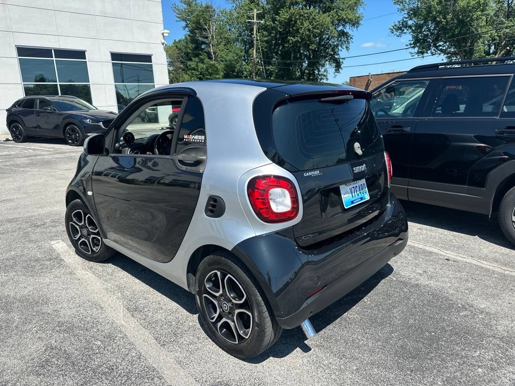 Used 2016 smart fortwo Prime RWD image 4