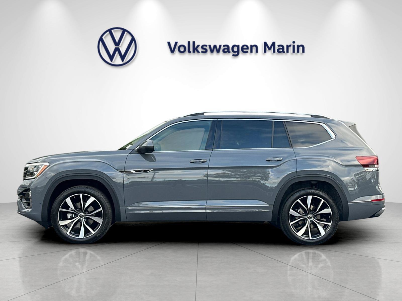 New 2026 Volkswagen Atlas SEL Premium R-Line AWD/4WD image 2
