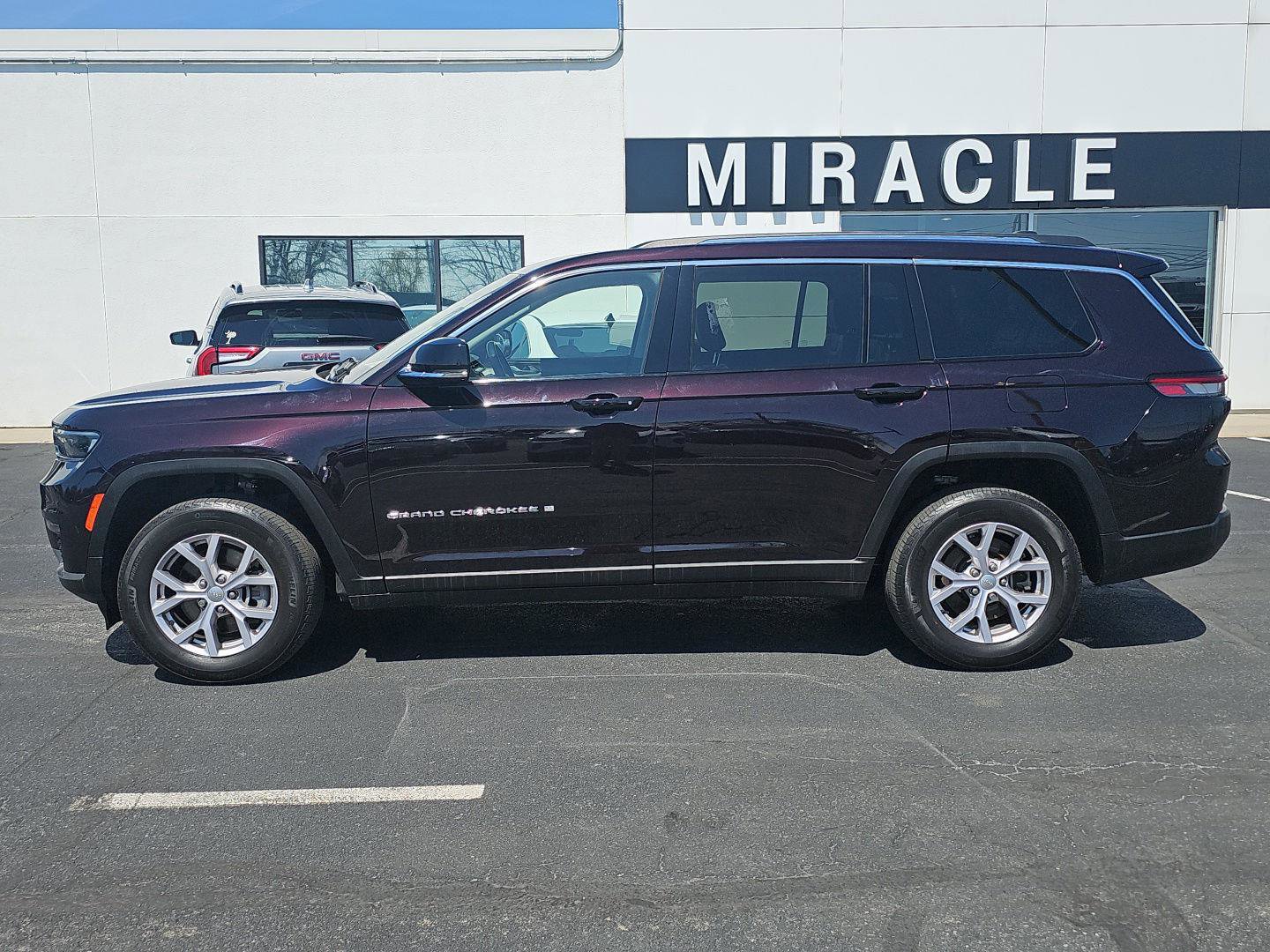 Used 2022 Jeep Grand Cherokee L Limited image 3