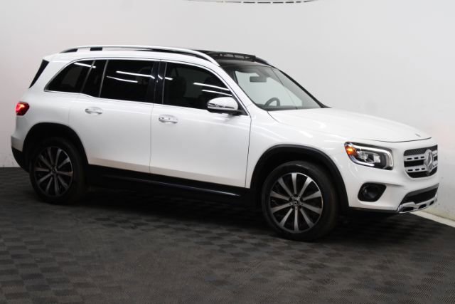 Used 2020 Mercedes-Benz GLB 250 4MATIC w/ Premium Package image 3