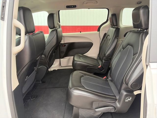 Used 2024 Chrysler Pacifica Touring-L FWD image 38