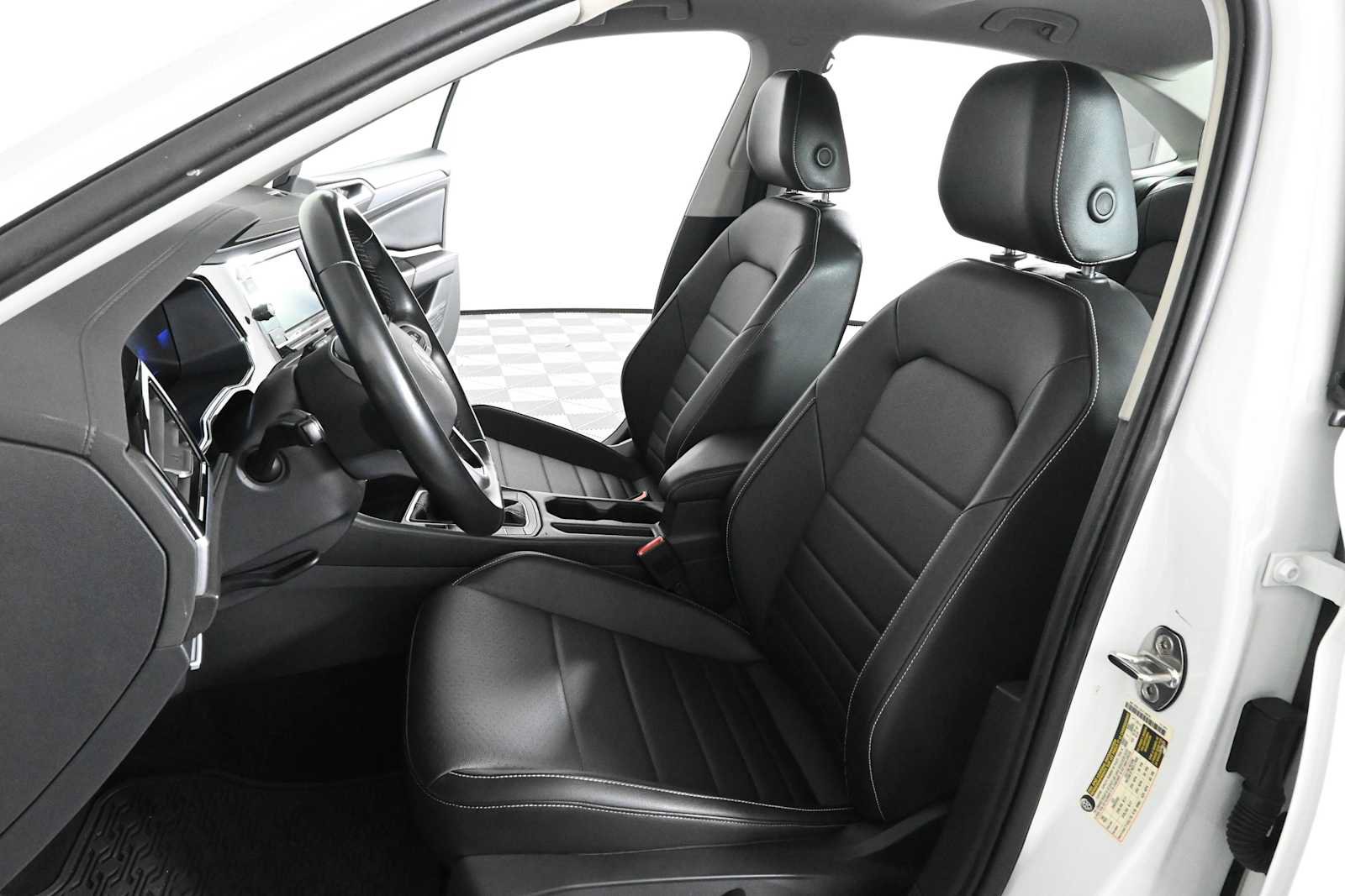 Certified 2023 Volkswagen Jetta SE w/ Panoramic Sunroof Package FWD image 18