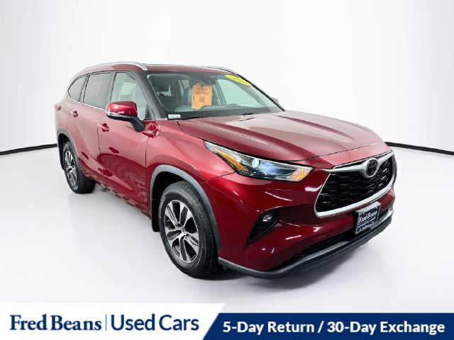 Used 2023 Toyota Highlander XLE AWD/4WD image 1