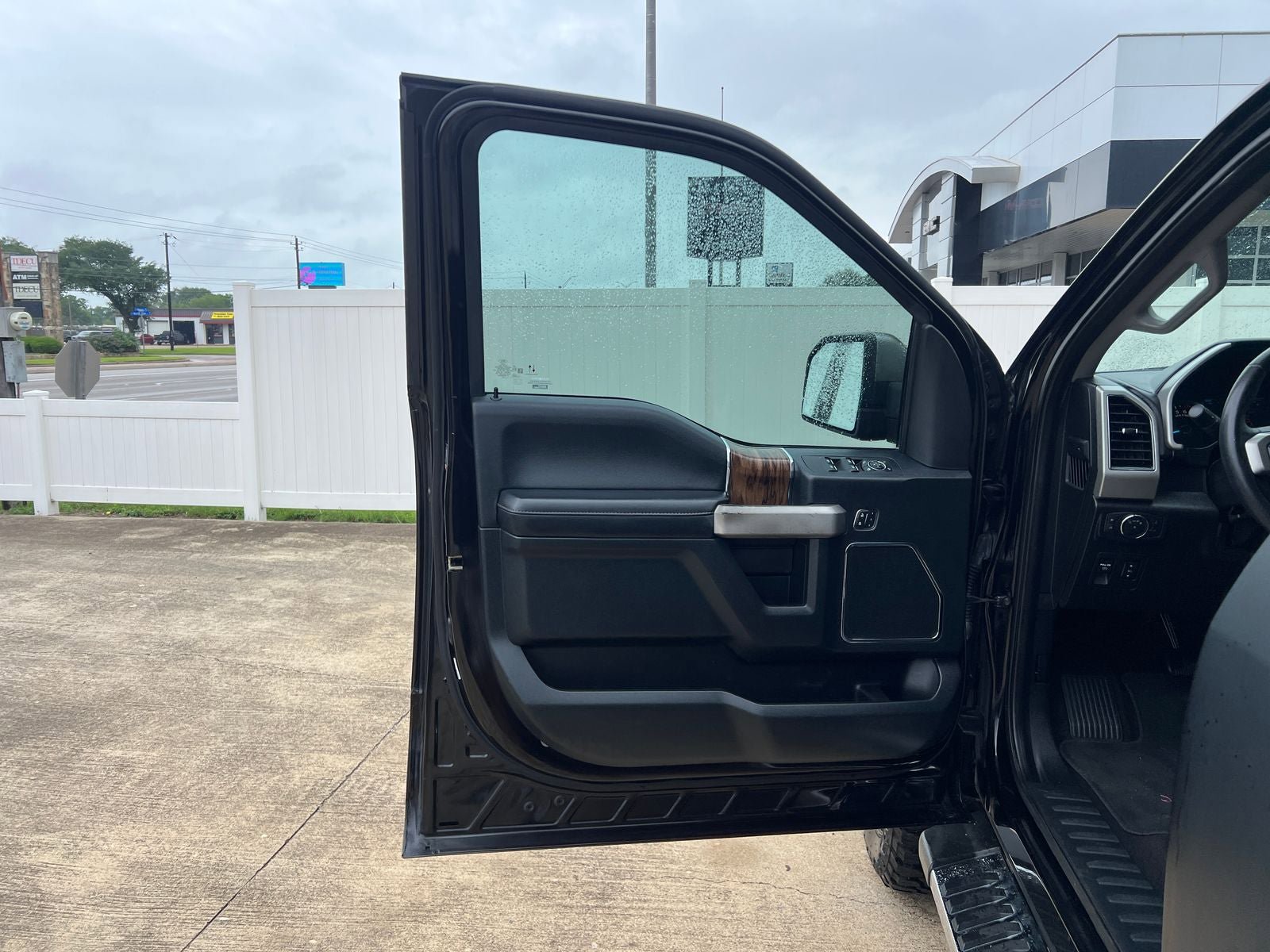 Used 2020 Ford F150 Lariat RWD image 17