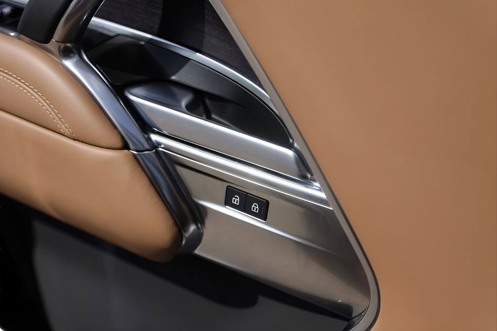 Used 2025 Land Rover Range Rover Autobiography image 19