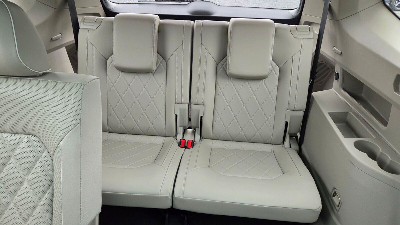 Used 2024 Volkswagen Atlas SEL Premium R-Line AWD/4WD image 49