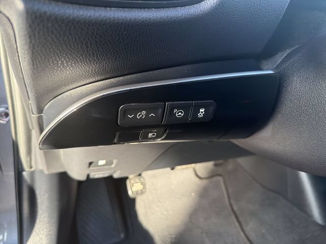 Certified 2019 Toyota Prius LE FWD image 11