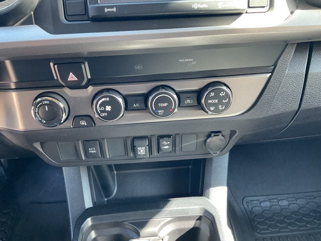 Used 2019 Toyota Tacoma SR5 AWD/4WD image 23