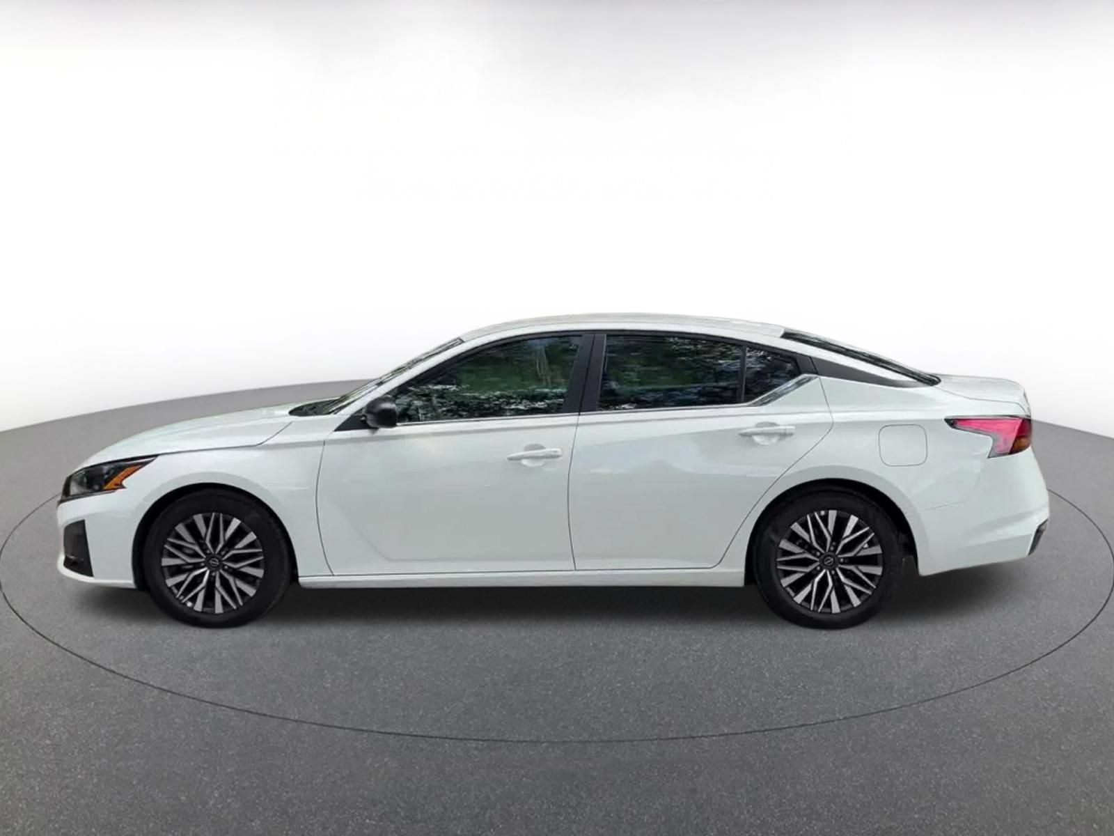 Used 2026 Nissan Altima 2.5 SV FWD image 9