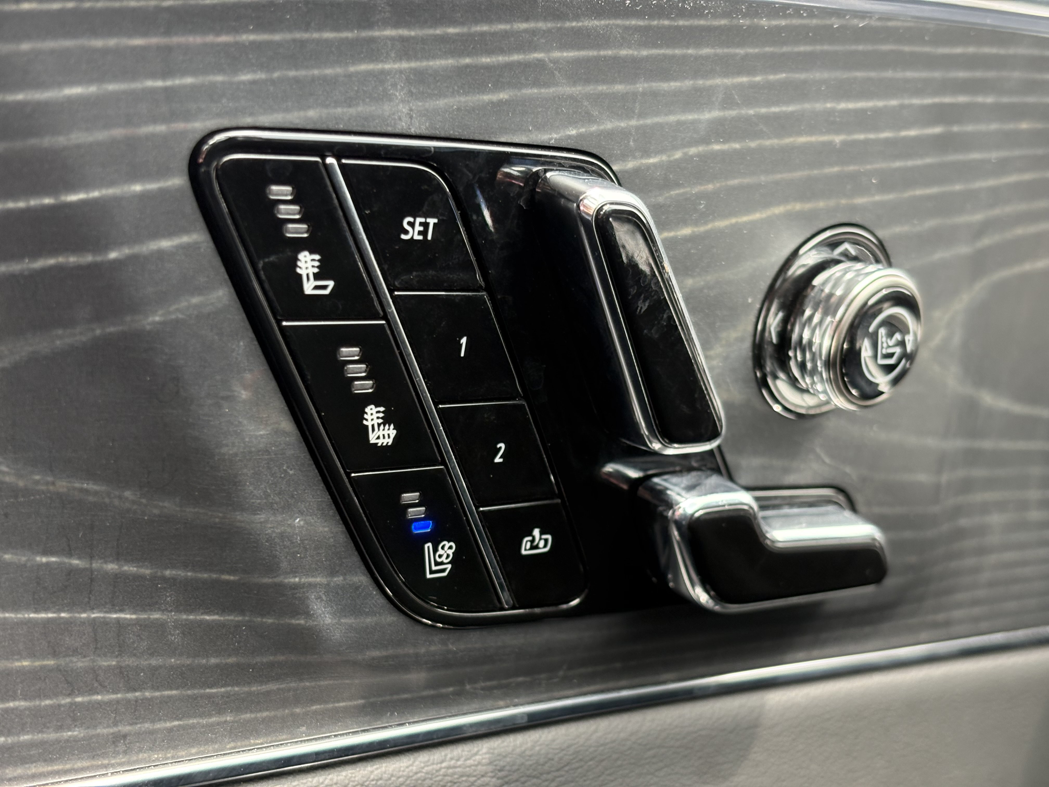 Certified 2024 Cadillac Lyriq Luxury AWD/4WD image 24