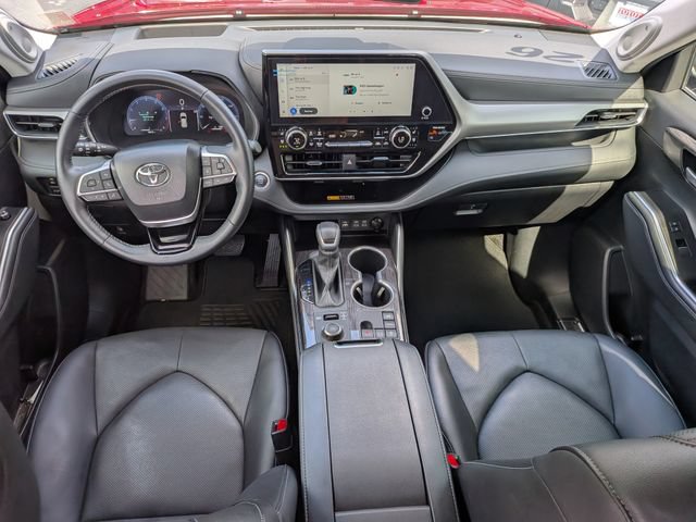 Used 2026 Toyota Highlander Platinum AWD/4WD image 16