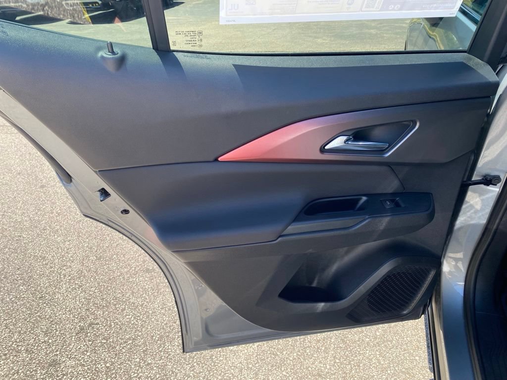 New 2025 Chevrolet Equinox EV RS FWD image 22