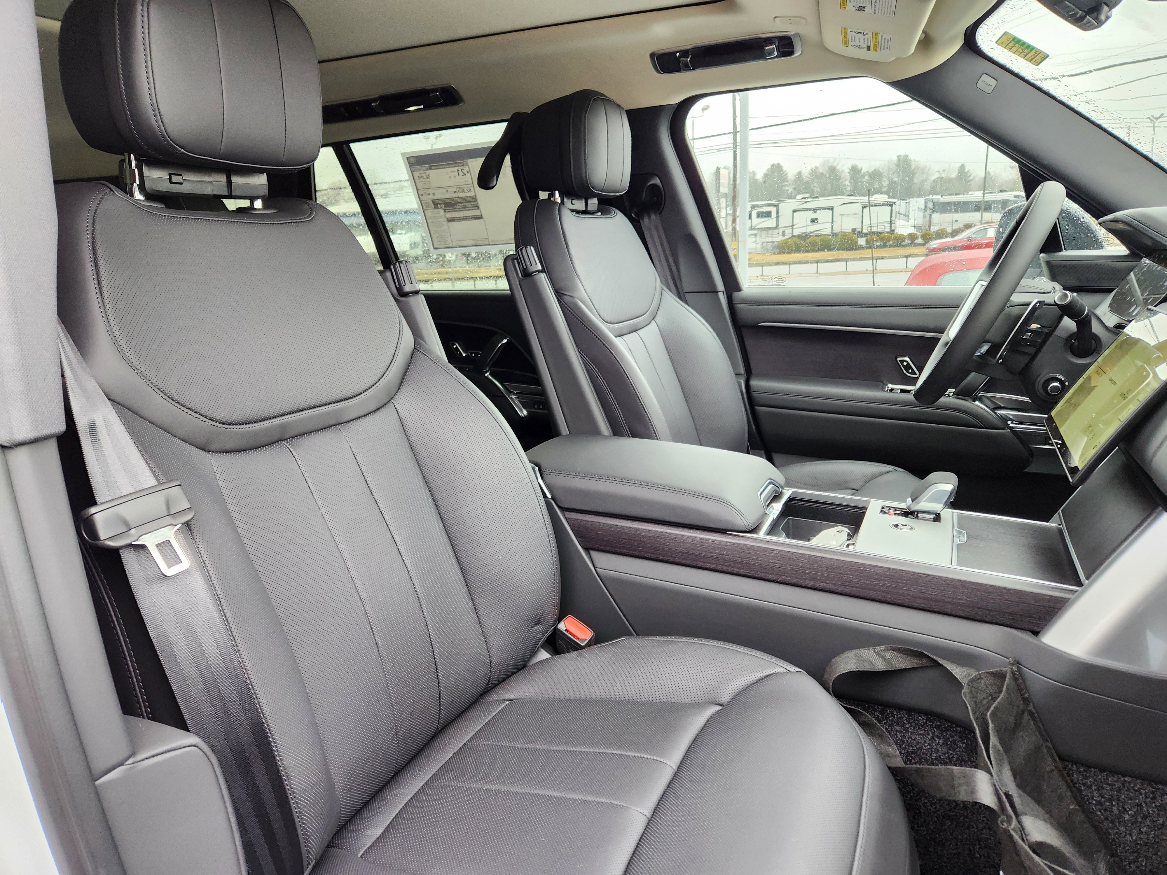 New 2026 Land Rover Range Rover Long Wheelbase SE image 12