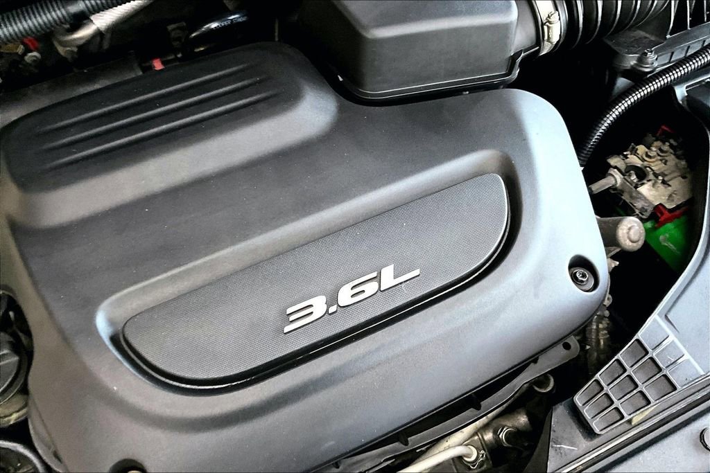 Used 2017 Chrysler Pacifica Touring-L image 32