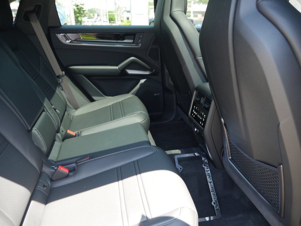 New 2026 Porsche Cayenne Turbo AWD/4WD image 25