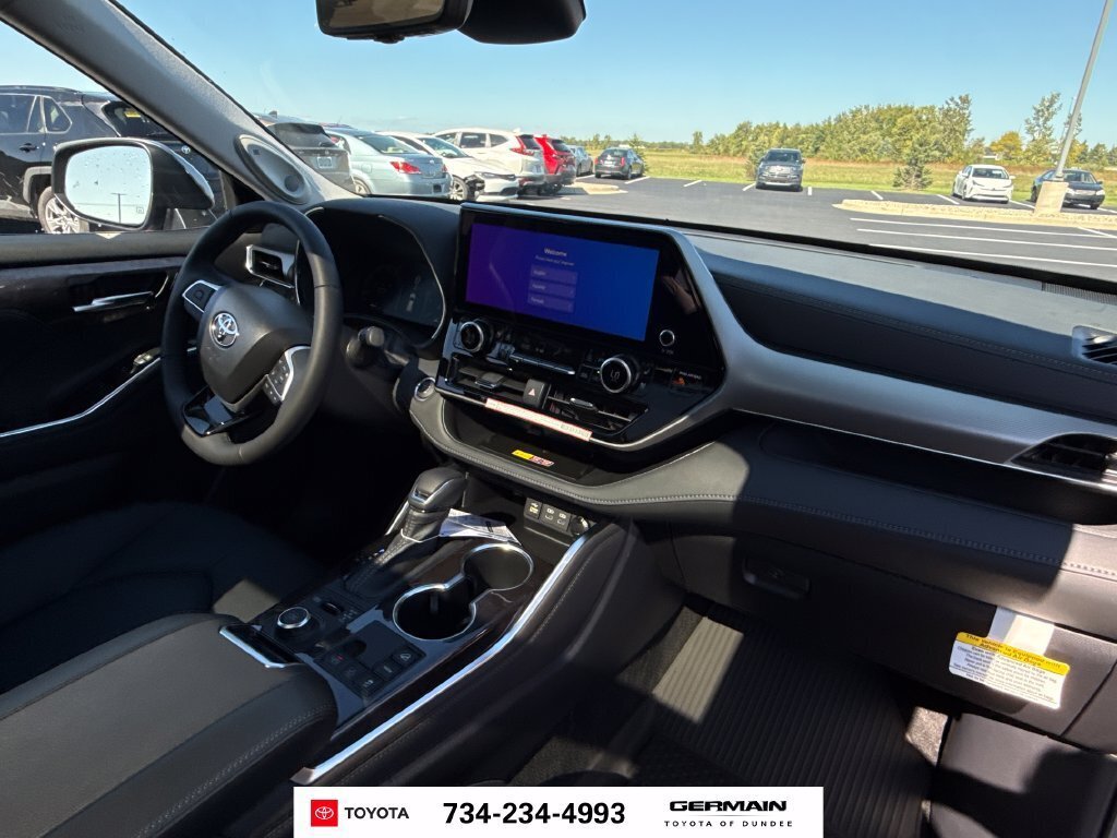 New 2026 Toyota Highlander Platinum AWD/4WD image 16