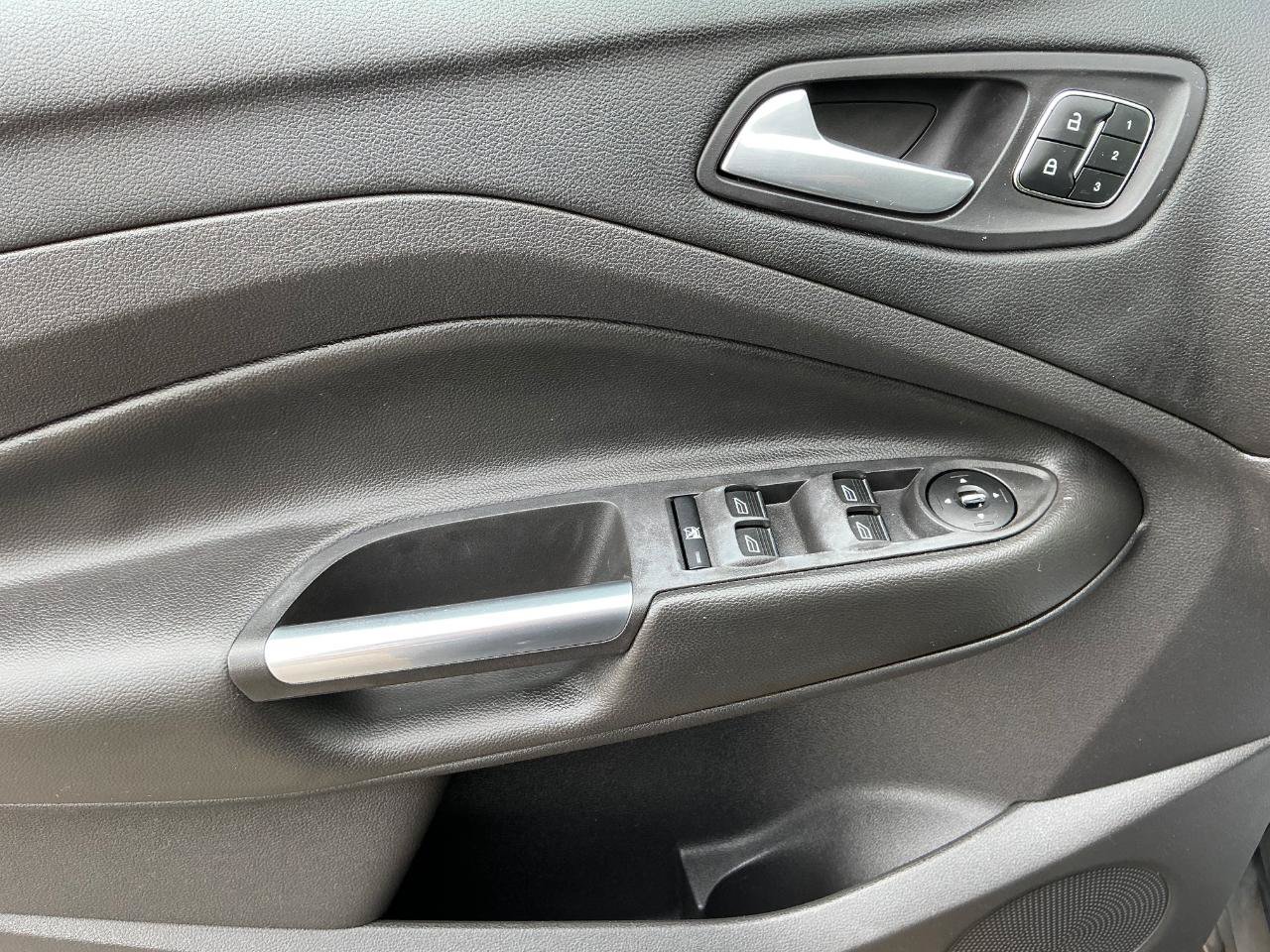 Used 2013 Ford Escape SEL FWD image 16