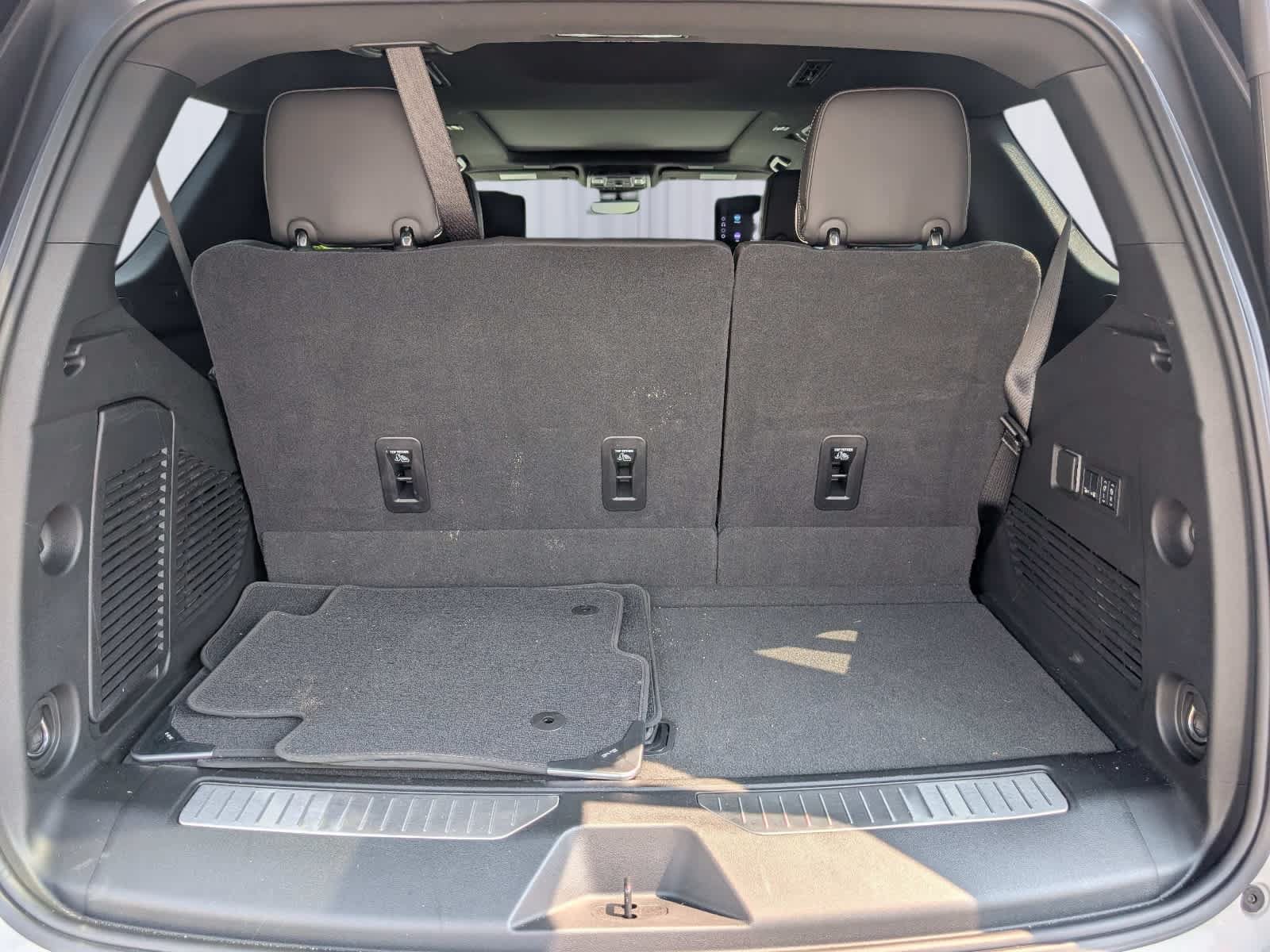 Used 2025 GMC Yukon AT4 Ultimate AWD/4WD image 16