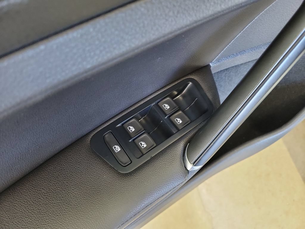 Used 2016 Volkswagen e-Golf SEL Premium FWD image 20