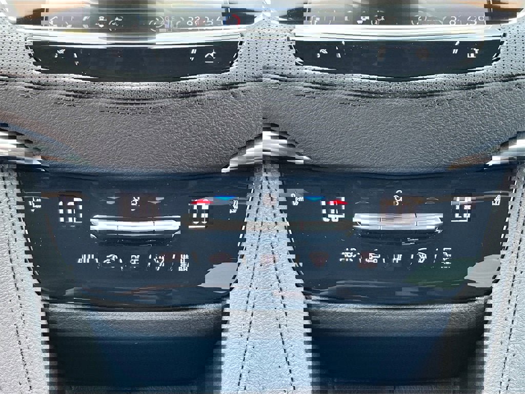 New 2025 Cadillac XT5 Luxury image 16