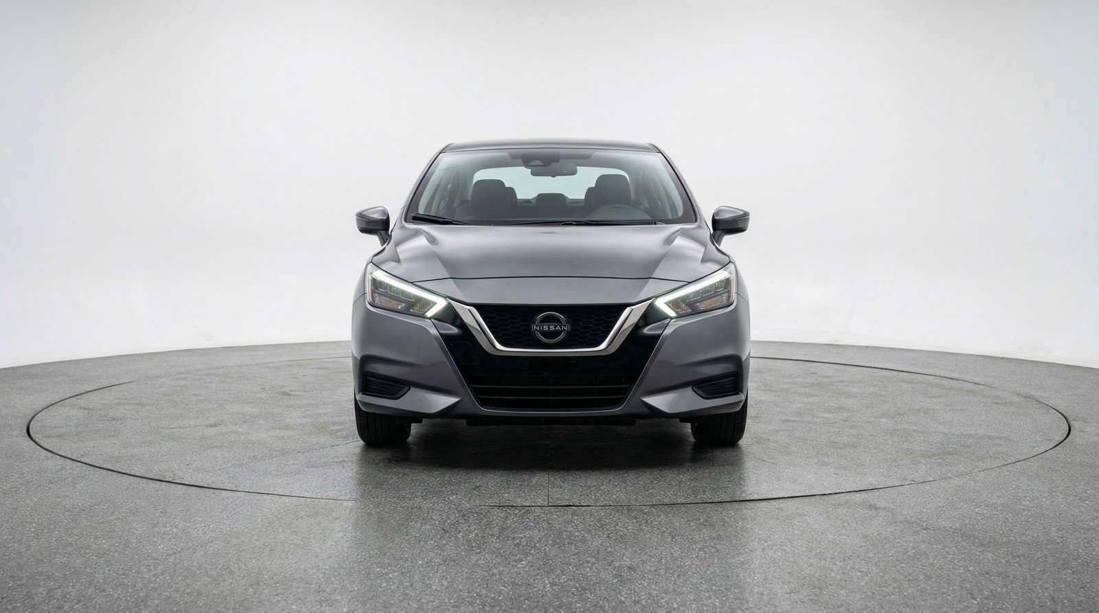 Used 2025 Nissan Versa SV image 2