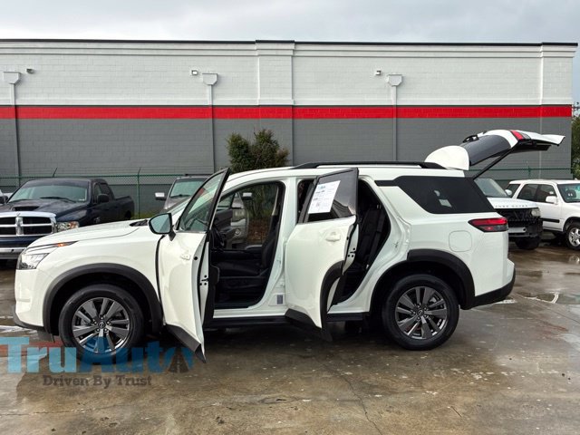 Used 2025 Nissan Pathfinder SV AWD/4WD image 14