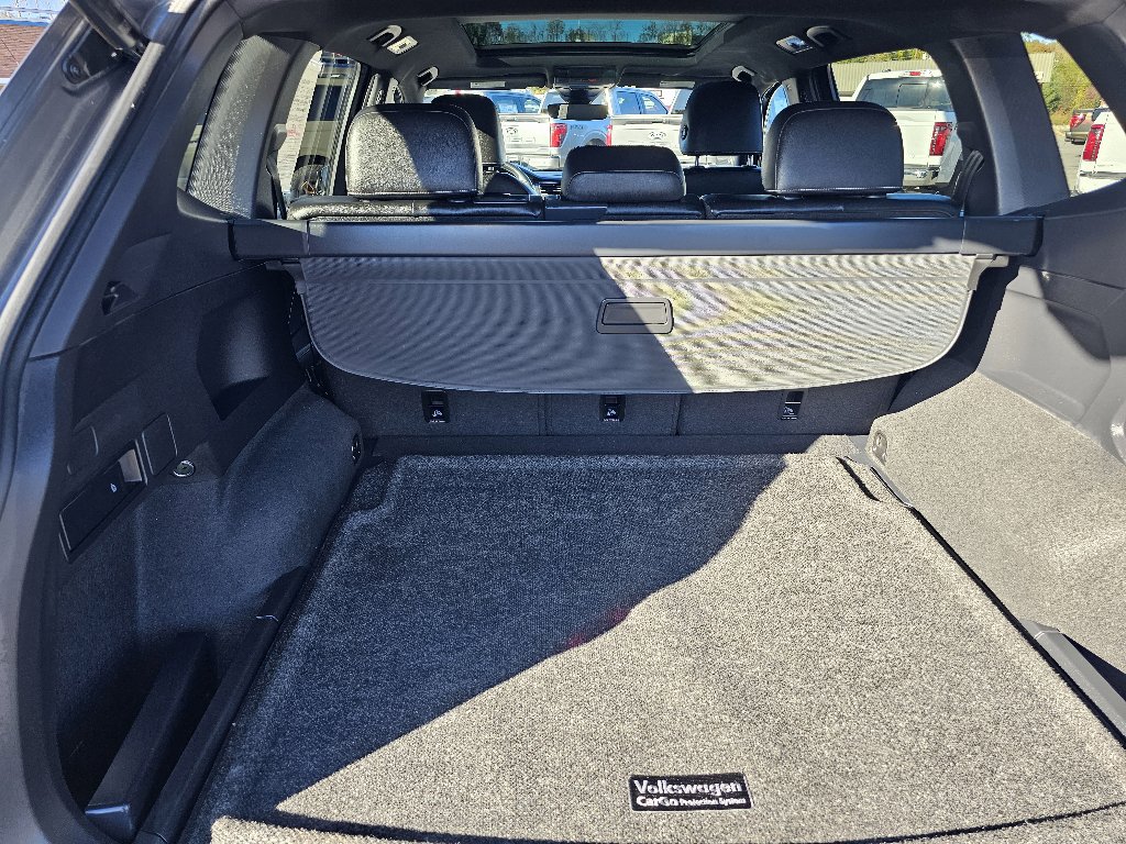 Used 2024 Volkswagen Tiguan SE R-Line image 23