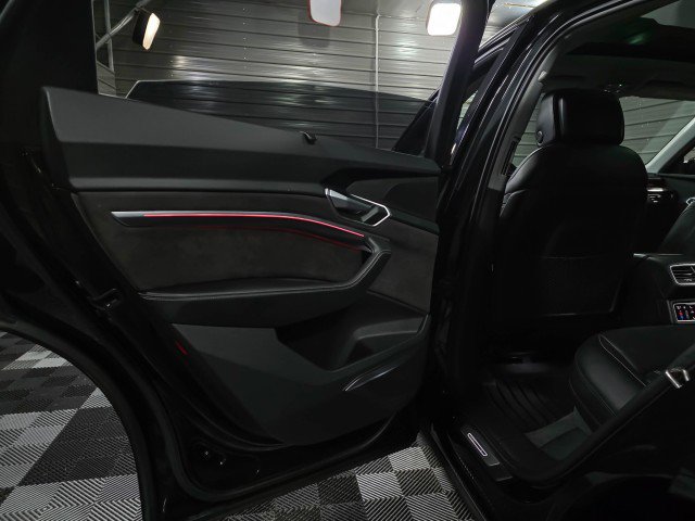 Used 2021 Audi e-tron Prestige w/ Prestige Package AWD/4WD image 38