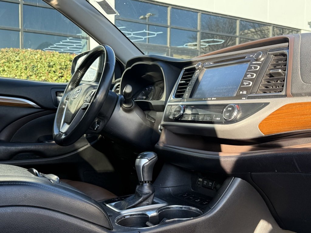 Used 2018 Toyota Highlander Limited image 30